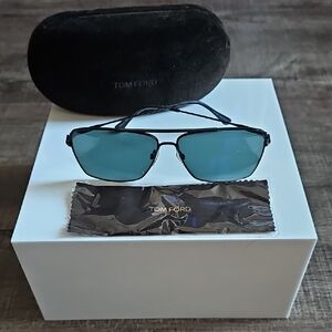 Tom Ford - Sunglasses & Case